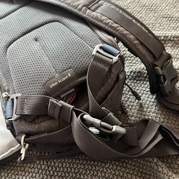 Think Tank Photo Urban Access 8 Sling Camera Bag in Black - Picture 6 of 8